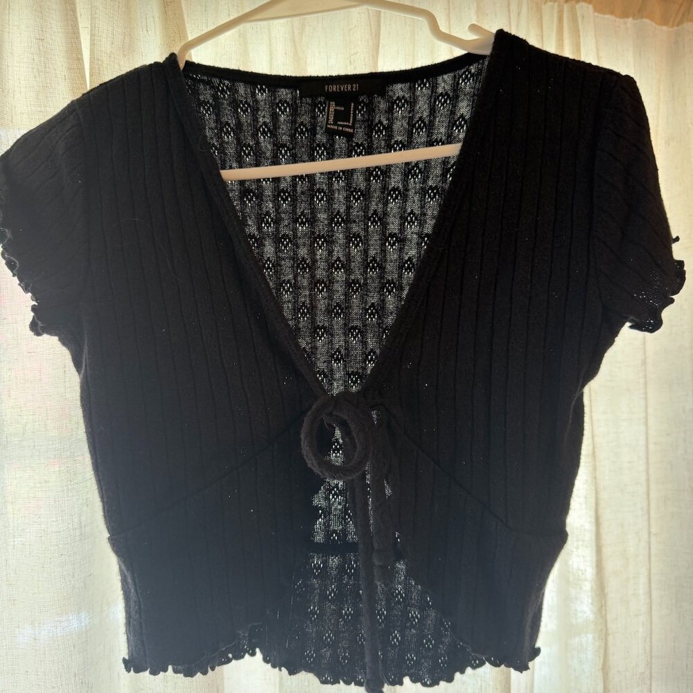 Forever 21 Black Knit Tie-Front Cropped Top – Size S